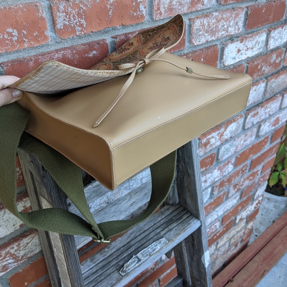 Esprit Floral Vegan Messenger Bag - Picture 12 of 14